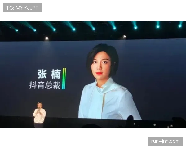 张楠又在朋友圈晒豪车,隔壁老王都眼红了这是抢谁的剧本? 张楠又在朋友圈晒豪车,隔壁老王都眼红了这是抢谁的剧本?