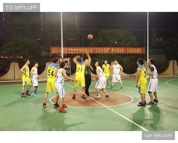 篮球比赛开始规则具体是如何规定的,跳球环节流程详细解析 篮球比赛开始规则具体是如何规定的,跳球环节流程详细解析